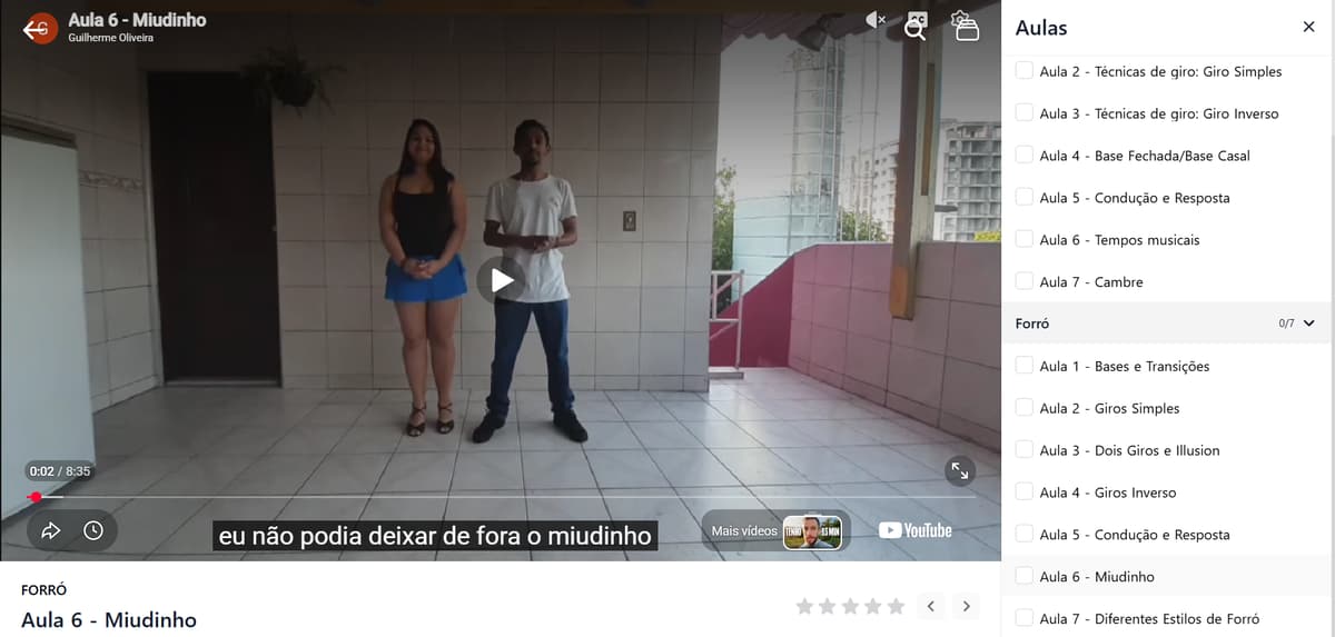 Aula 6 de Forró, sobre miudinho, sendo exibida com legenda na tela